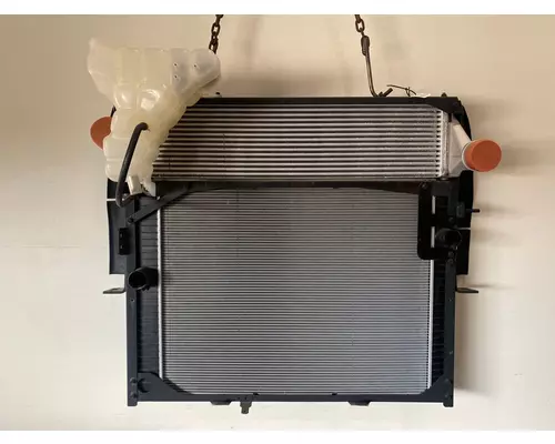 INTERNATIONAL 4400 Radiator