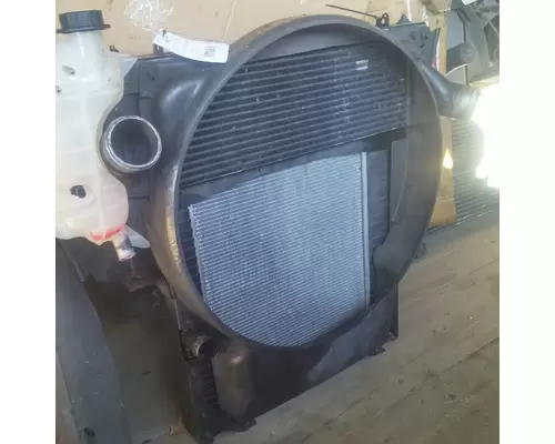 INTERNATIONAL 4400 Radiator