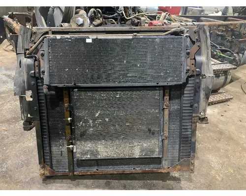INTERNATIONAL 4400 Radiator