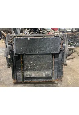 INTERNATIONAL 4400 Radiator