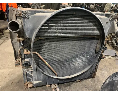 INTERNATIONAL 4400 Radiator