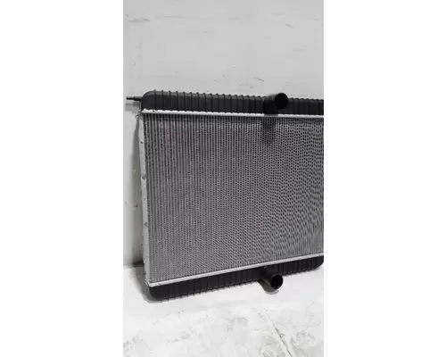 INTERNATIONAL 4400 Radiator