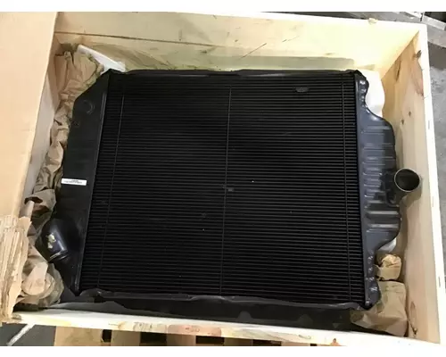 INTERNATIONAL 4400 Radiator