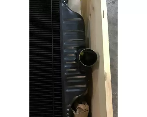 INTERNATIONAL 4400 Radiator