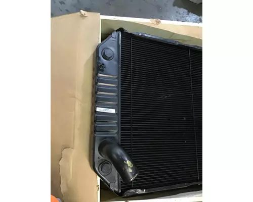 INTERNATIONAL 4400 Radiator