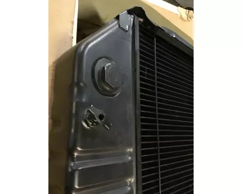 INTERNATIONAL 4400 Radiator