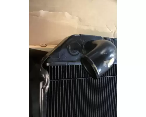 INTERNATIONAL 4400 Radiator