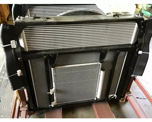 INTERNATIONAL 4400 Radiator