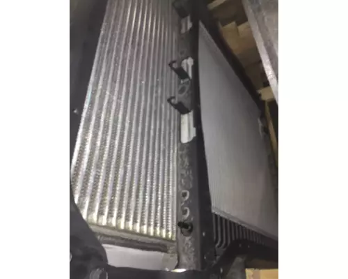 INTERNATIONAL 4400 Radiator