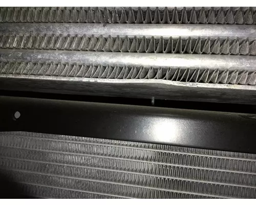 INTERNATIONAL 4400 Radiator