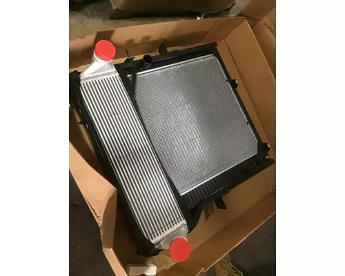 INTERNATIONAL 4400 Radiator