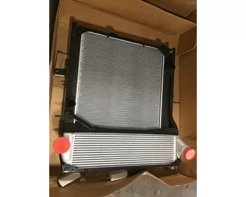 INTERNATIONAL 4400 Radiator