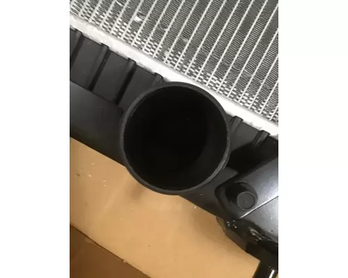 INTERNATIONAL 4400 Radiator