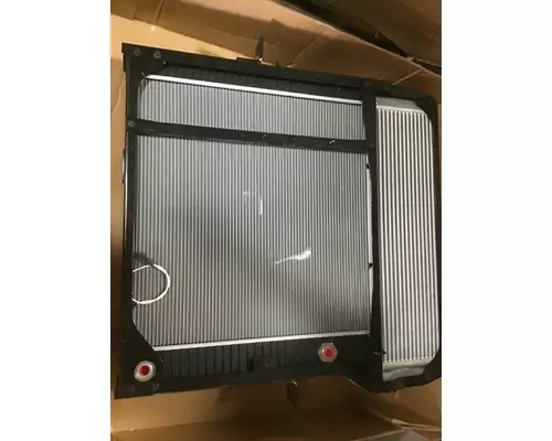 INTERNATIONAL 4400 Radiator