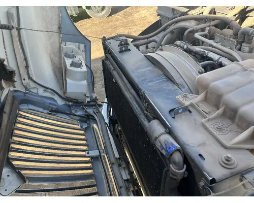 INTERNATIONAL 4400 Radiator