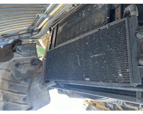 INTERNATIONAL 4400 Radiator