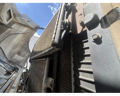 INTERNATIONAL 4400 Radiator
