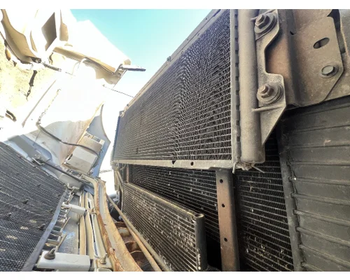 INTERNATIONAL 4400 Radiator