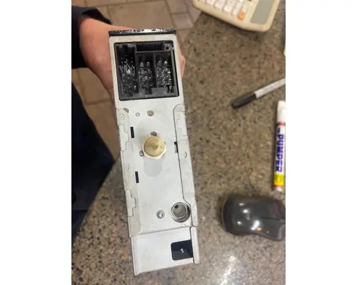 INTERNATIONAL 4400 Radio