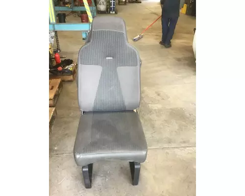 INTERNATIONAL 4400 SEAT, FRONT