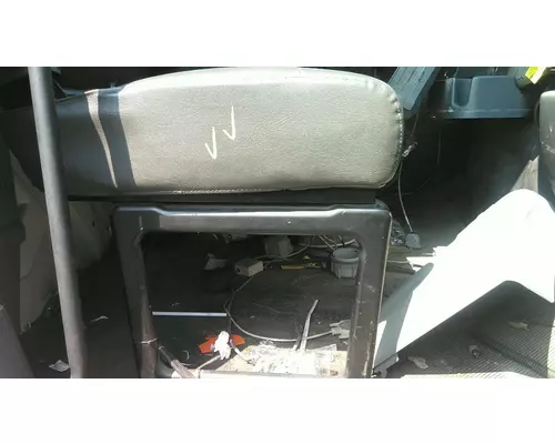 INTERNATIONAL 4400 SEAT, FRONT