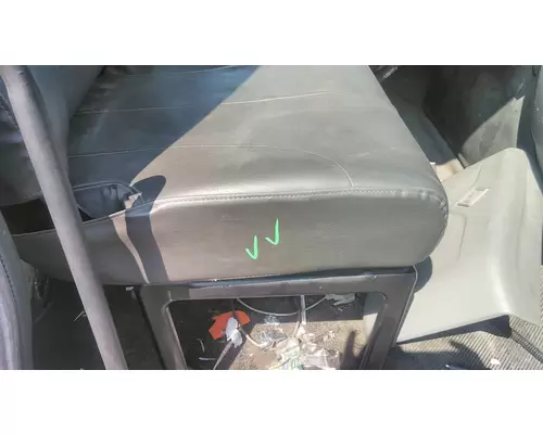 INTERNATIONAL 4400 SEAT, FRONT