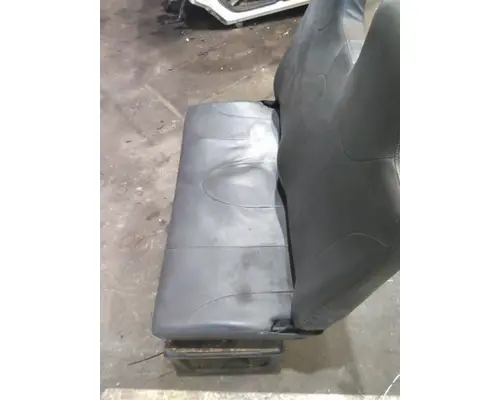 INTERNATIONAL 4400 SEAT, FRONT