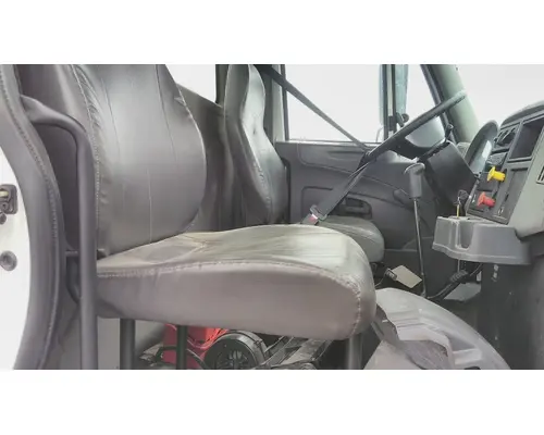 INTERNATIONAL 4400 SEAT, FRONT