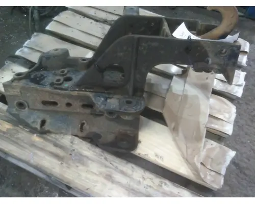 INTERNATIONAL 4400 SPRING HANGER