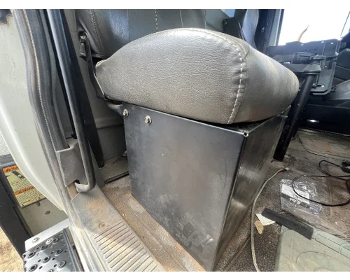 INTERNATIONAL 4400 Seat, Front