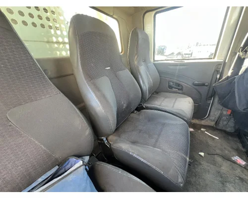INTERNATIONAL 4400 Seat, Front