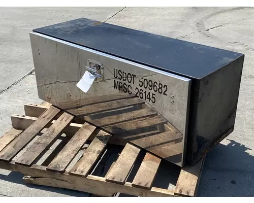 INTERNATIONAL 4400 Tool Box