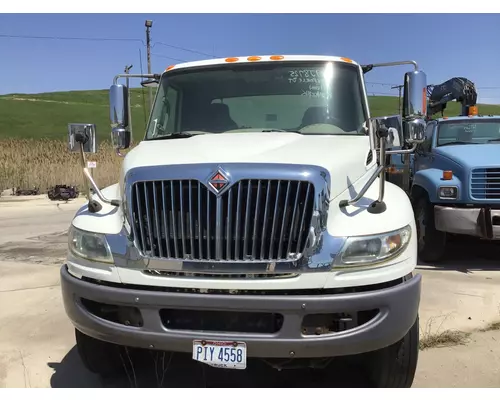 INTERNATIONAL 4400 WHOLE TRUCK FOR PARTS