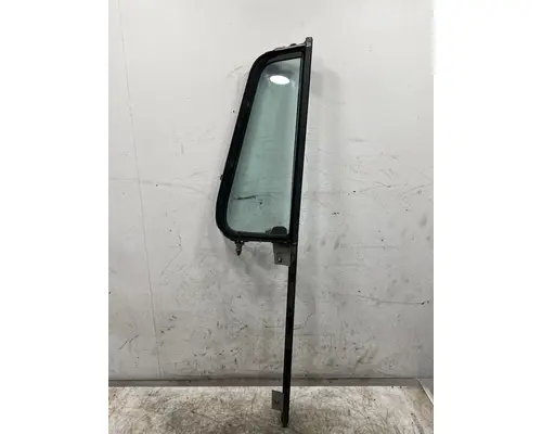 INTERNATIONAL 4600 Glass
