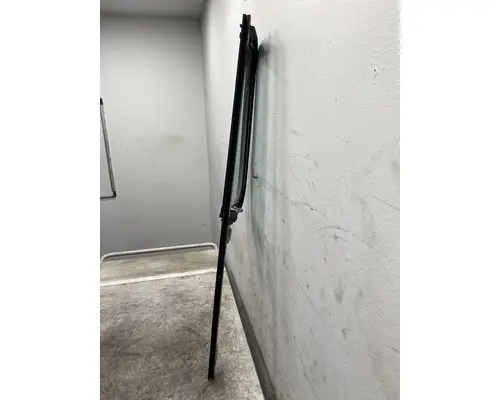 INTERNATIONAL 4600 Glass