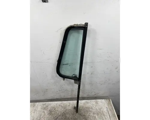 INTERNATIONAL 4600 Glass