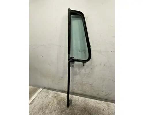 INTERNATIONAL 4600 Glass