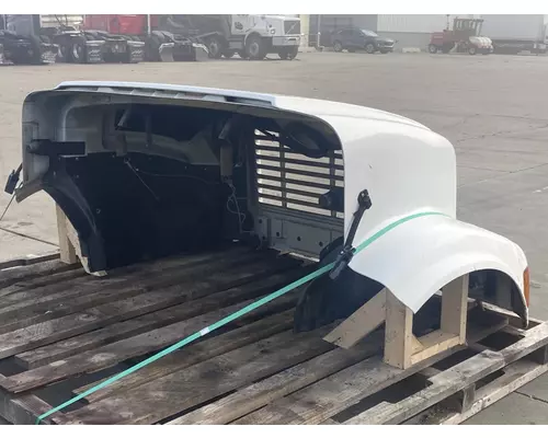 INTERNATIONAL 4600 Hood