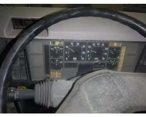 INTERNATIONAL 4700 / 4900 / 8200 Instrument Cluster