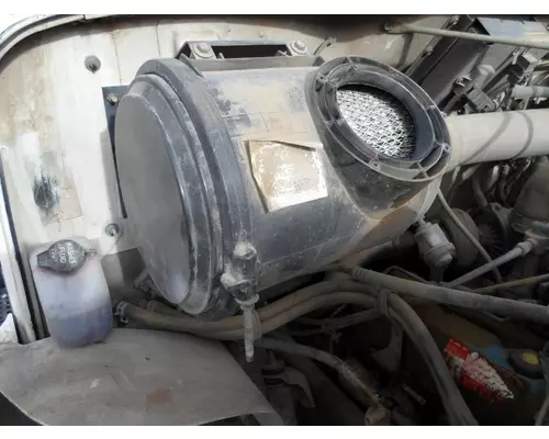 INTERNATIONAL 4700 / 4900 Air Cleaner