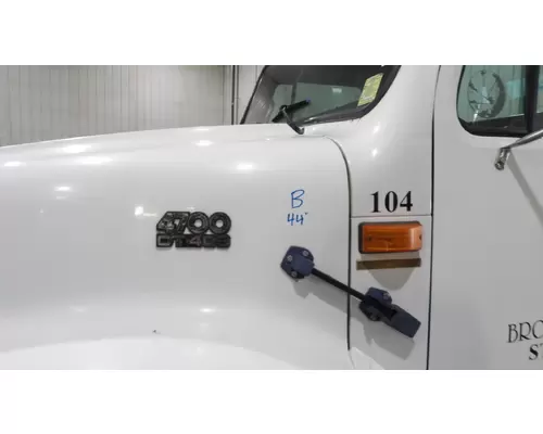 INTERNATIONAL 4700 1990-2002 HOOD