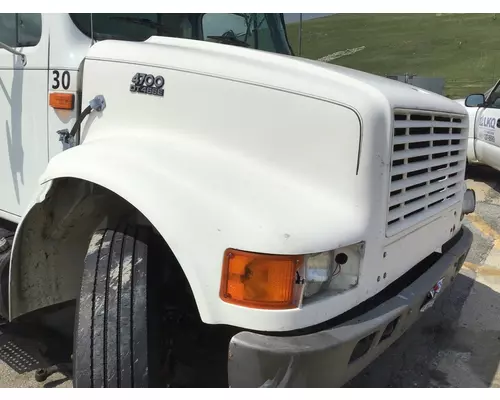 INTERNATIONAL 4700 1990-2002 HOOD