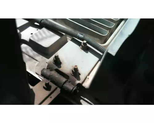 INTERNATIONAL 4700 1990-2002 HOOD