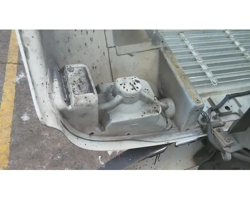 INTERNATIONAL 4700 1990-2002 HOOD