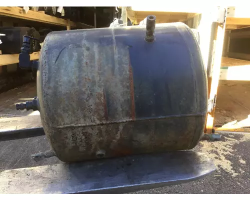 INTERNATIONAL 4700 Air Tank