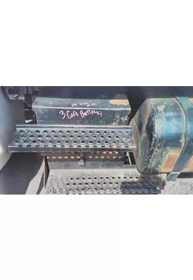 INTERNATIONAL 4700 BATTERY BOX