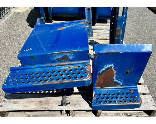 INTERNATIONAL 4700 Battery Box