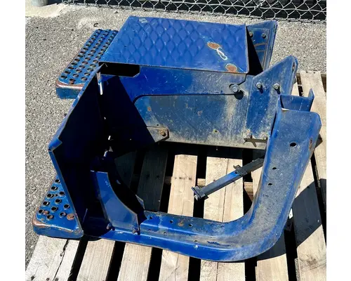 INTERNATIONAL 4700 Battery Box