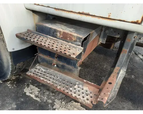 INTERNATIONAL 4700 Battery Boxes