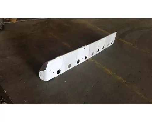 INTERNATIONAL 4700 CAB CLIP